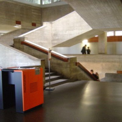 006-etoy-PAINSTATION_at_ISC2004.jpg